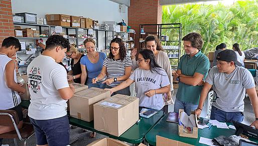 Im Zentrum für die Ausgabe von Nothilfepaketen in Caracas Im Zentrum für die Ausgabe von Nothilfepaketen in Caracas